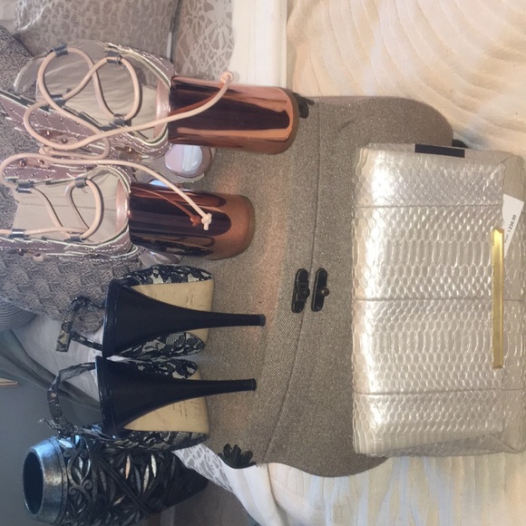 B by Brian Atwood mother of pearl color clutch - Picture 5 of 5